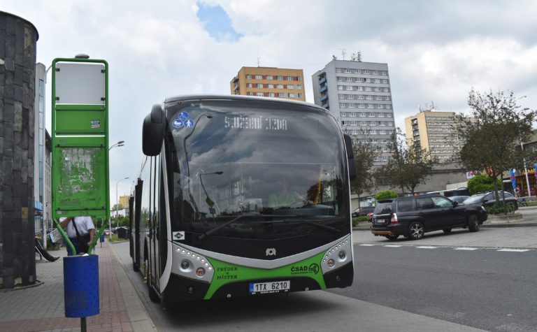 JEDNORÁZOVÉ JÍZDNÉ ZDRAŽÍ, DOTOVANÉ MHD ZA KORUNU ZŮSTÁVÁ