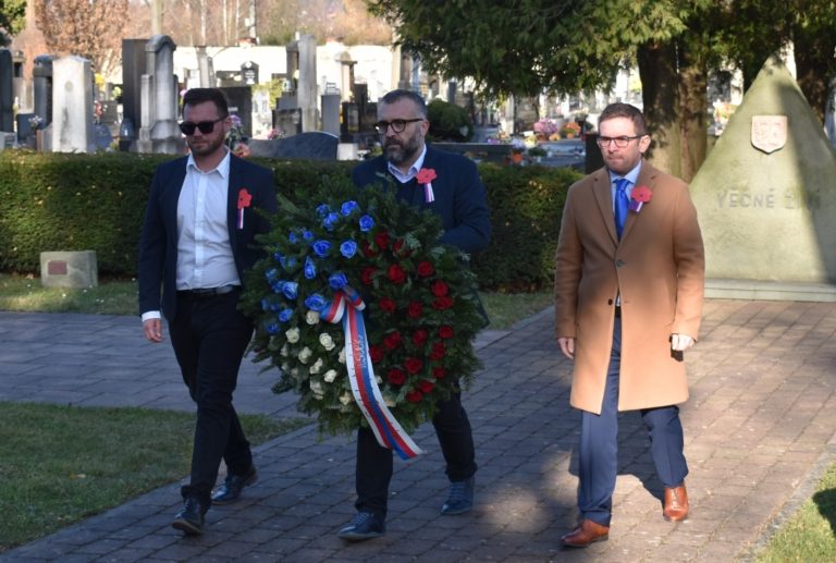 „ŽIVÝ SVÁTEK“: MĚSTO UCTILO VETERÁNY