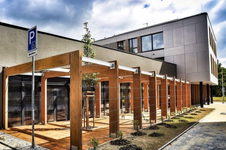 OČKOVÁNÍ V CENTRU AKTIVNÍCH SENIORŮ MÁ BÝT POMOCÍ PRO NEJSTARŠÍ