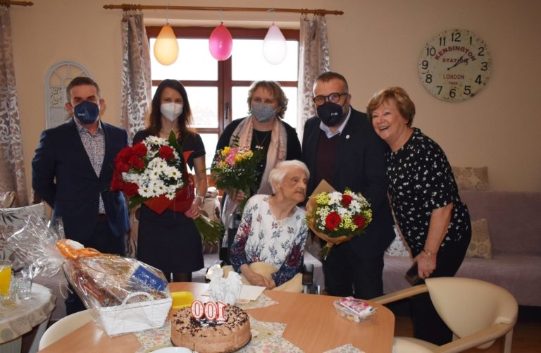 VĚRA ŠTRUNCOVÁ PROŽILA STO PESTRÝCH LET