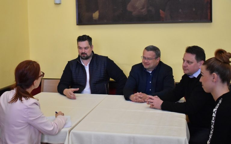 Ukrajinci mohou najít práci i v městských společnostech