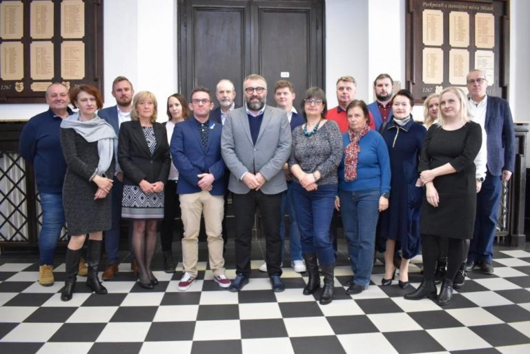 FRÝDEK-MÍSTEK ŽÁDÁ OBNOVU DĚTSKÉHO ODDĚLENÍ, VYZÝVÁ NEMOCNICI, KRAJ I MINISTERSTVO