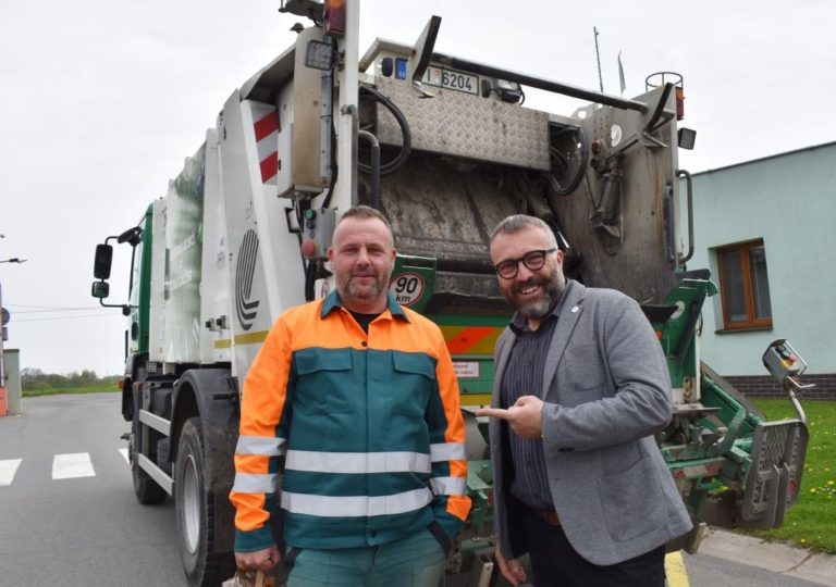 PRIMÁTOR OCENIL POPELÁŘE ZA ZÁCHRANU VOZU