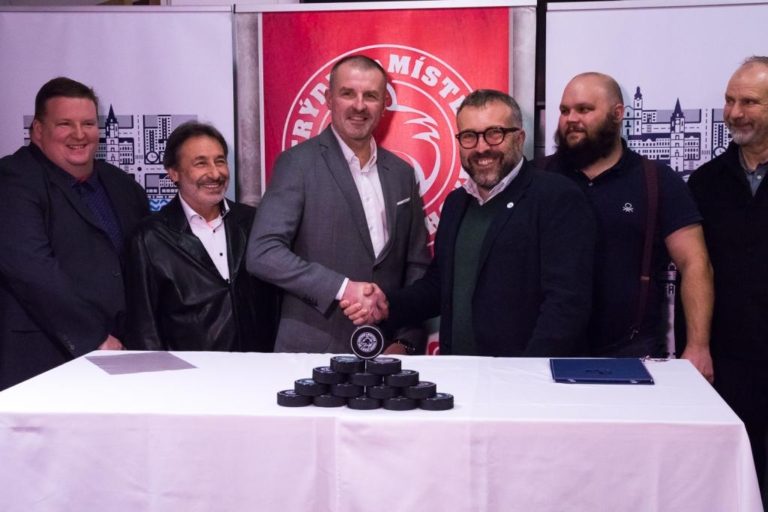 MĚSTO PODPOŘILO HOKEJ, DOTACE JE VYŠŠÍ NEŽ LONI