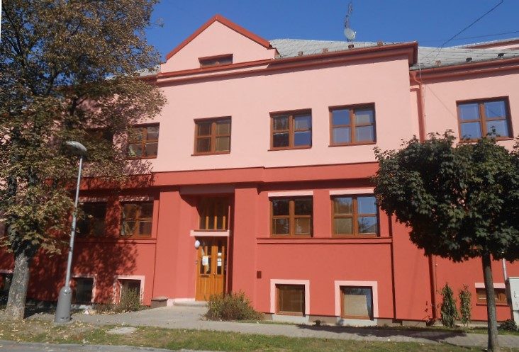 VĚTŠÍ KOMFORT PRO SENIORY. MĚSTO OPRAVÍ DOMOV VE ŠKOLSKÉ