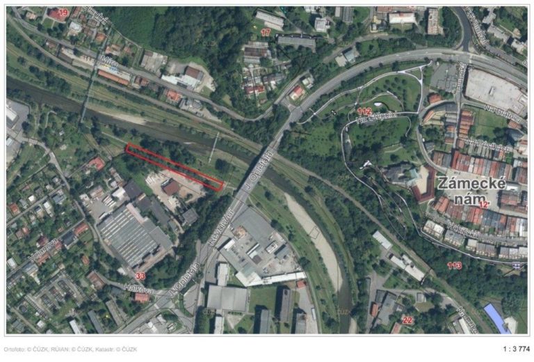 KÁCENÍ NÁLETOVÝCH DŘEVIN na protipovodňové hrázi