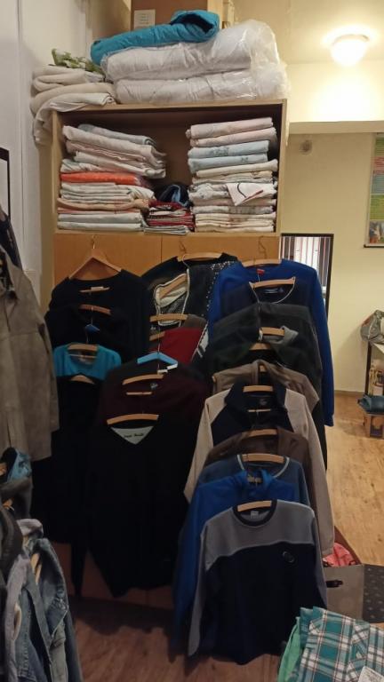 POMOC LIDEM BEZ DOMOVA: SOCIÁLNÍ ŠATNÍK PŘIJME OBLEČENÍ