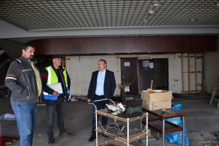 V HOTELU CENTRUM ZAČALY VYKLÍZECÍ PRÁCE, ODPADU BUDE NA STOVKY TUN