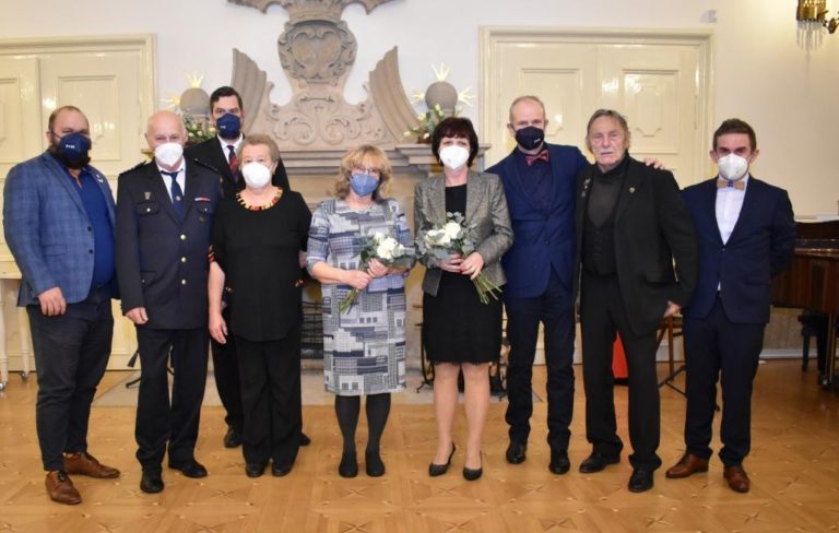 VÝZNAMNÉ OSOBNOSTI MĚSTA PŘEVZALY CENU