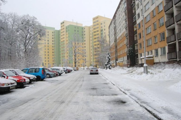 Mimořádné odklízení sněhu na sídlištích má kladnou odezvu