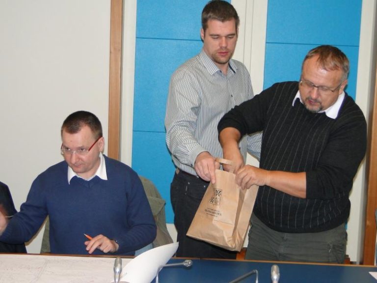 O trojnožky projevily zájem čtyři politické strany