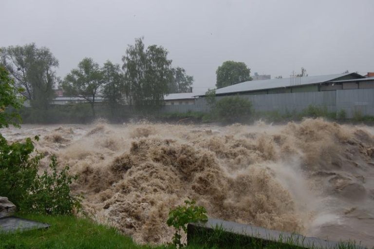 Voda omezuje dopravu