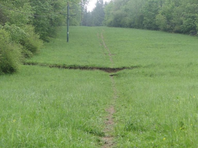 V Chlebovicích došlo k sesuvu