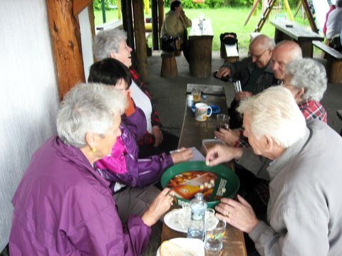 Smažení vaječiny a sportovní odpoledne v Zanzibaru