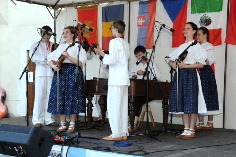 DRUHÝ DEN MEZINÁRODNÍHO FOLKLORNÍHO FESTIVALU FRÝDEK-MÍSTEK 2010