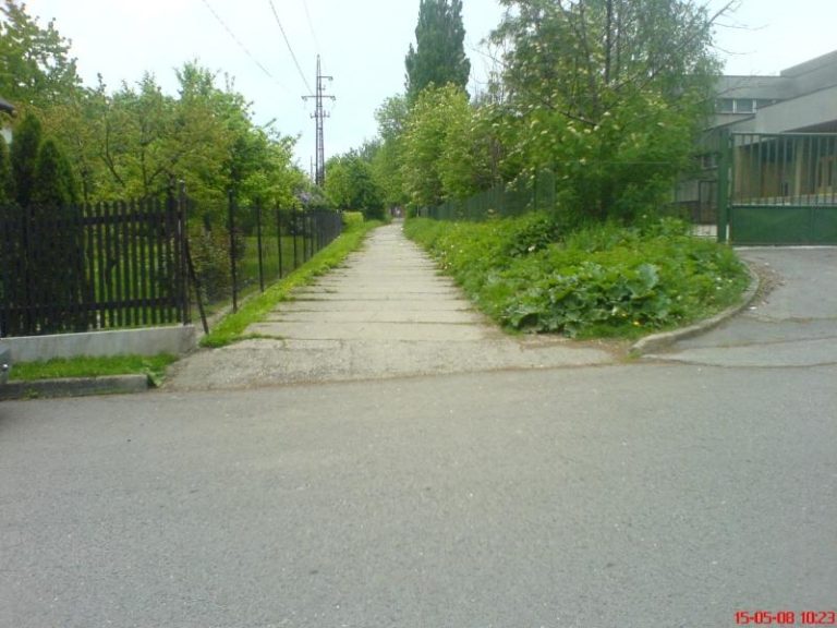 Rekonstrukce chodníku za nemocnicí