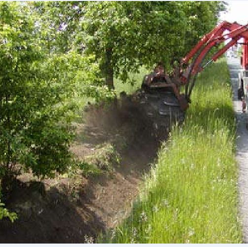 Oprava dalších chodníků a čištění příkop