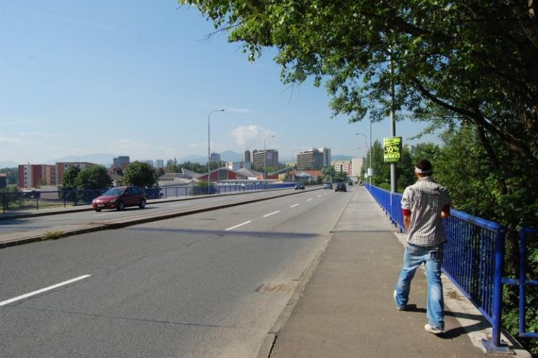 Koloredovský most = snížená rychlost ve směru na Místek