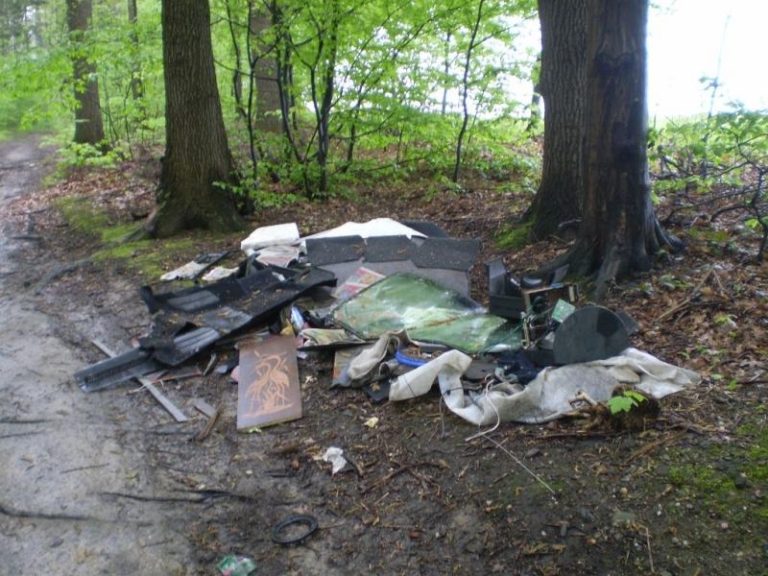 2,08 t odpadu zlikvidováno z černých skládek