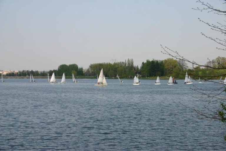 Břehy přehrady Olešná jsou zpevňovány