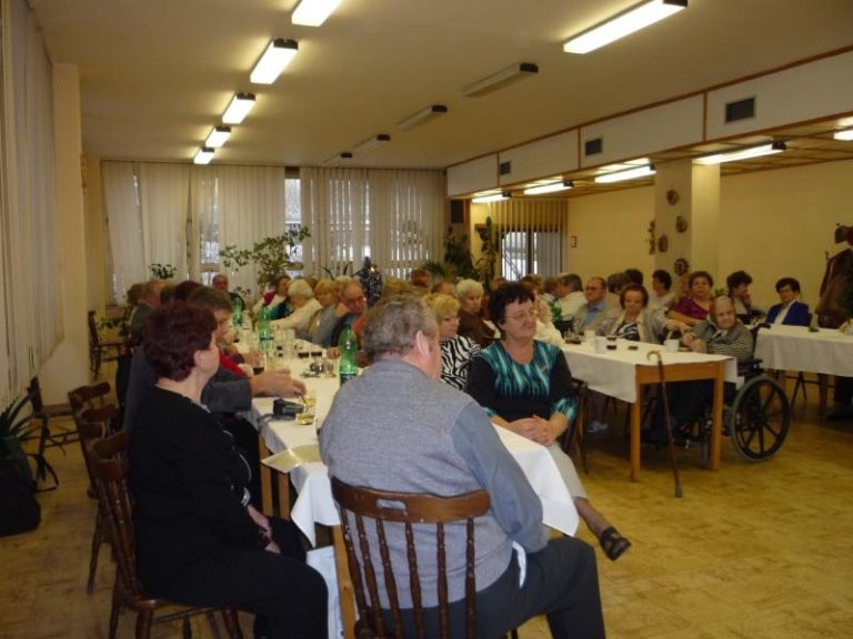 Na klubech důchodců probíhájí předvánoční besídky