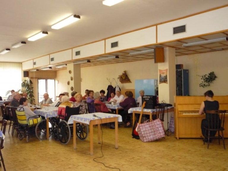V klubech důchodců probíhají oslavy Svátku matek