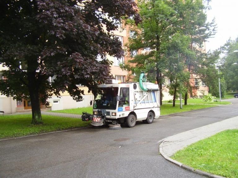 Ulice čistíme také o prázdninách