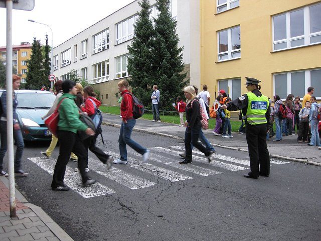 Strážníci opět dohlídnou na přechody u škol
