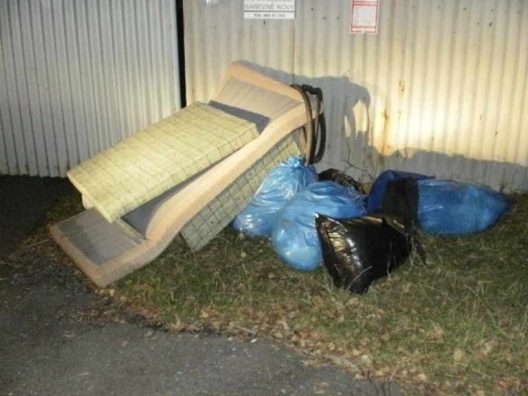 4,23 t odpadu zlikvidováno z černých skládek v měsíci září 2011