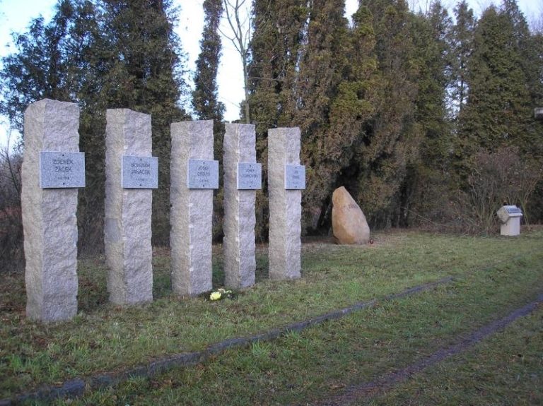 Pietní místo v Lískovci prošlo opravou