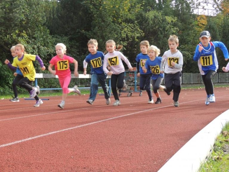 Na stadiónu se opět závodilo