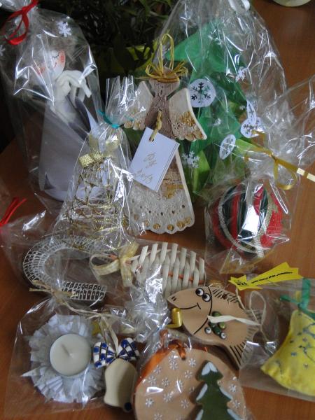 Děti i letos tvořily dárky pro seniory a zdravotně postižené