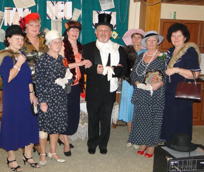 Senioři uspořádali módní přehlídku