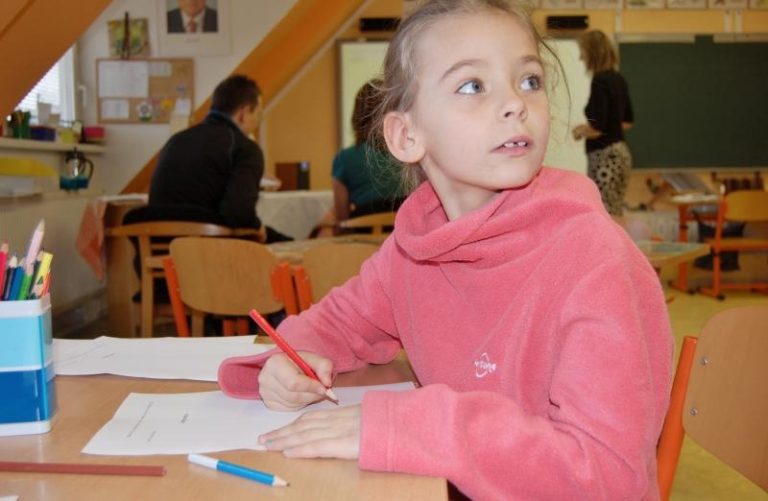 Prvňáků bude méně