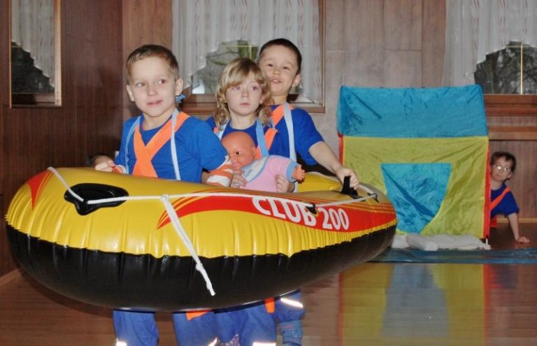 Hasiči vychovávají