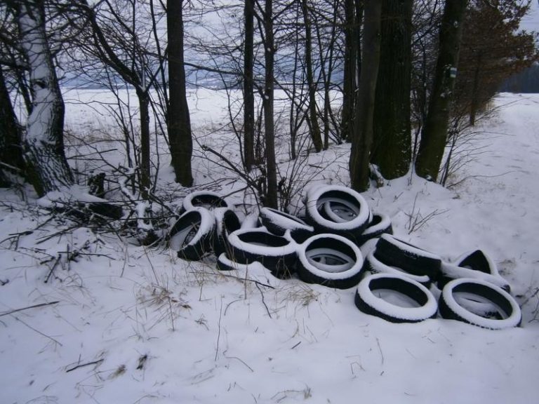 15,66 t odpadu zlikvidováno v měsíci březnu 2013 z černých skládek