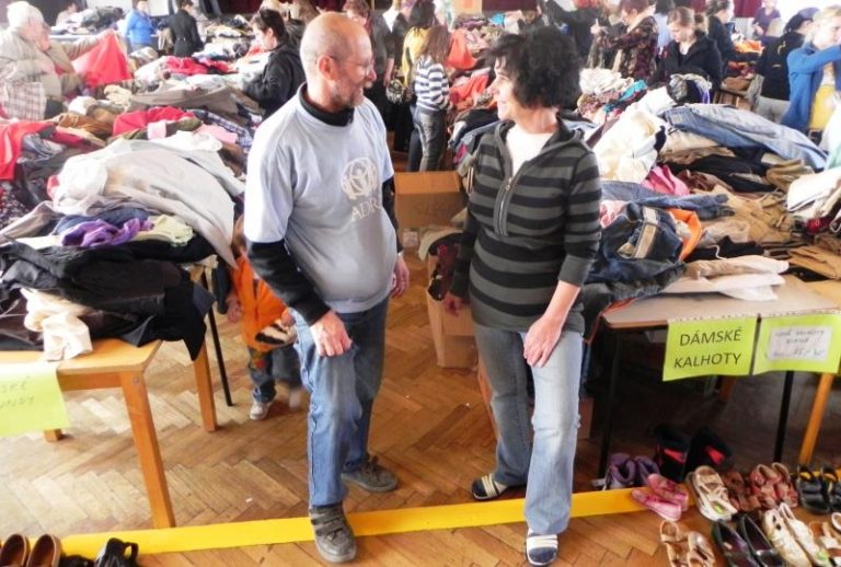 Adra pořádá burzu oděvů a obuvi