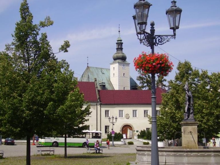 Město zdobí letničky