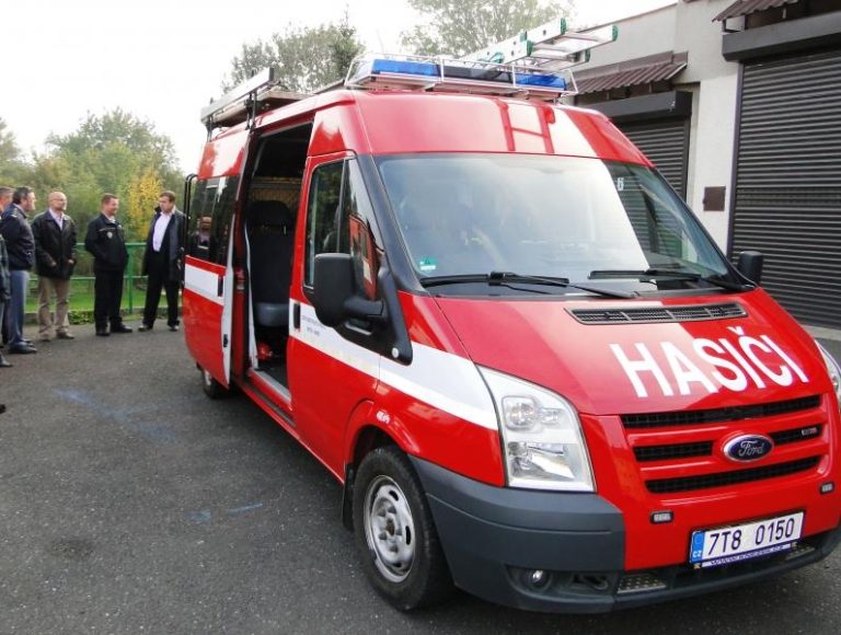 Nafukovací stan a upravené hasičské auto pomohou při mimořádných událostech