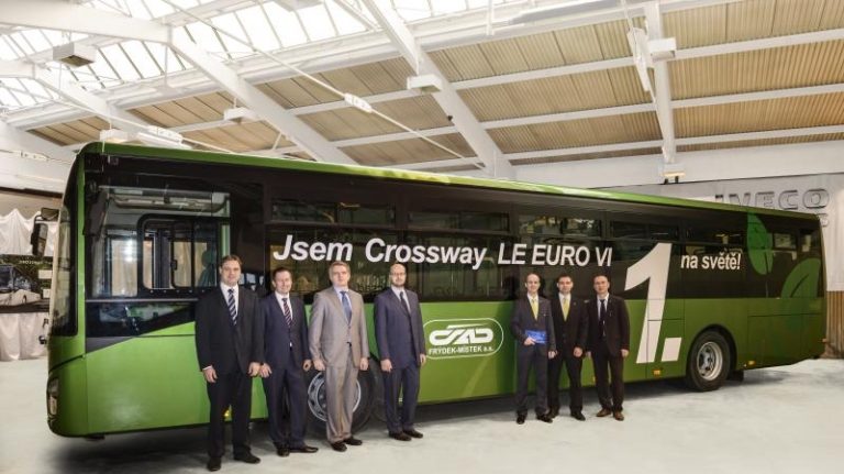 Světový autobus bude v novém roce vozit cestující MHD