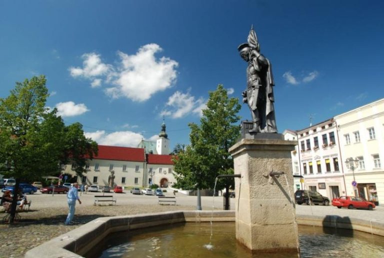 Poznávejte erby, busty a sochy našeho města!