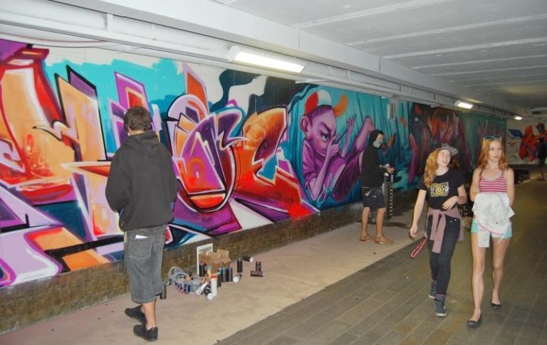 Křížový podchod vyzdobilo graffiti