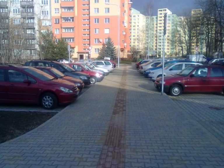 Na Slezské se rozšíří komunikace, opraví chodníky a vybudují další parkovací plochy