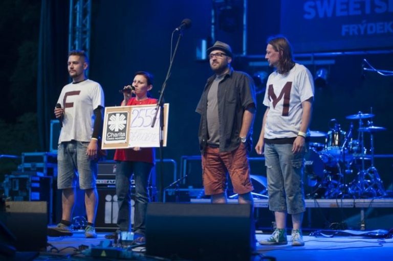 Sweetsen předal šeky a zveřejnil novinky na rok 2015