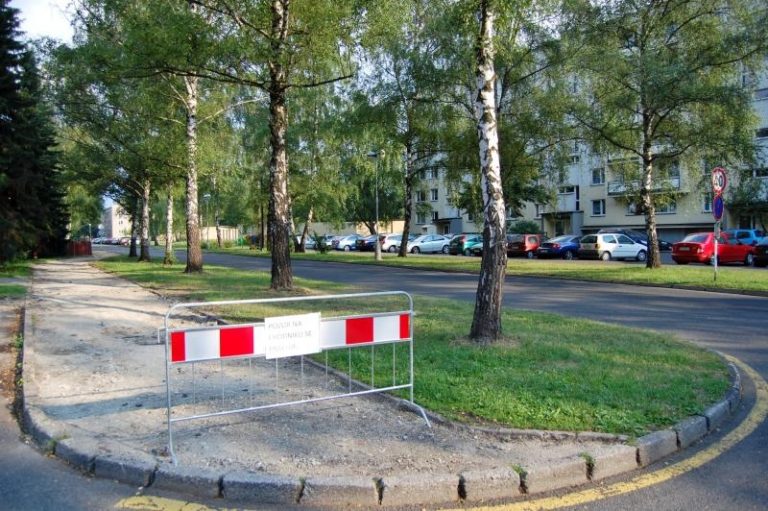 Peníze ušetřené za zimní údržbu půjdou do oprav chodníků