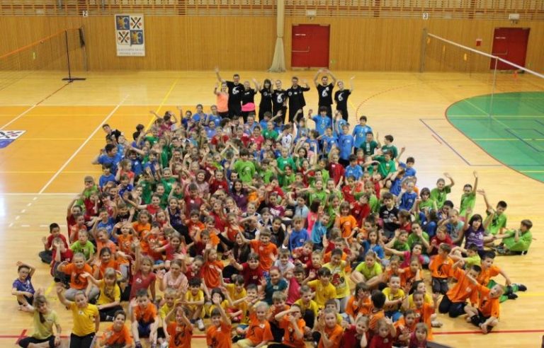 Děti přivítaly jaro barevným turnajem
