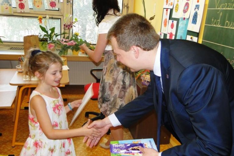 Školy čekají stavební úpravy, žáci 11. ZŠ dostali vysvědčení už dnes