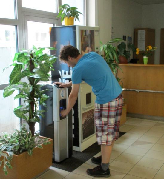 Klientům místeckého magistrátu slouží výdejník vody
