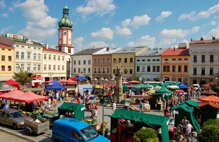 Město schválilo tržní místo v nákupním centru Paráda Shopping