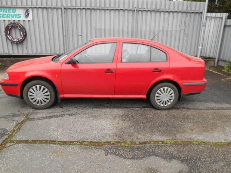 Nabídka prodeje osobního automobilu Škoda OCTAVIA LIM. LX 1.6